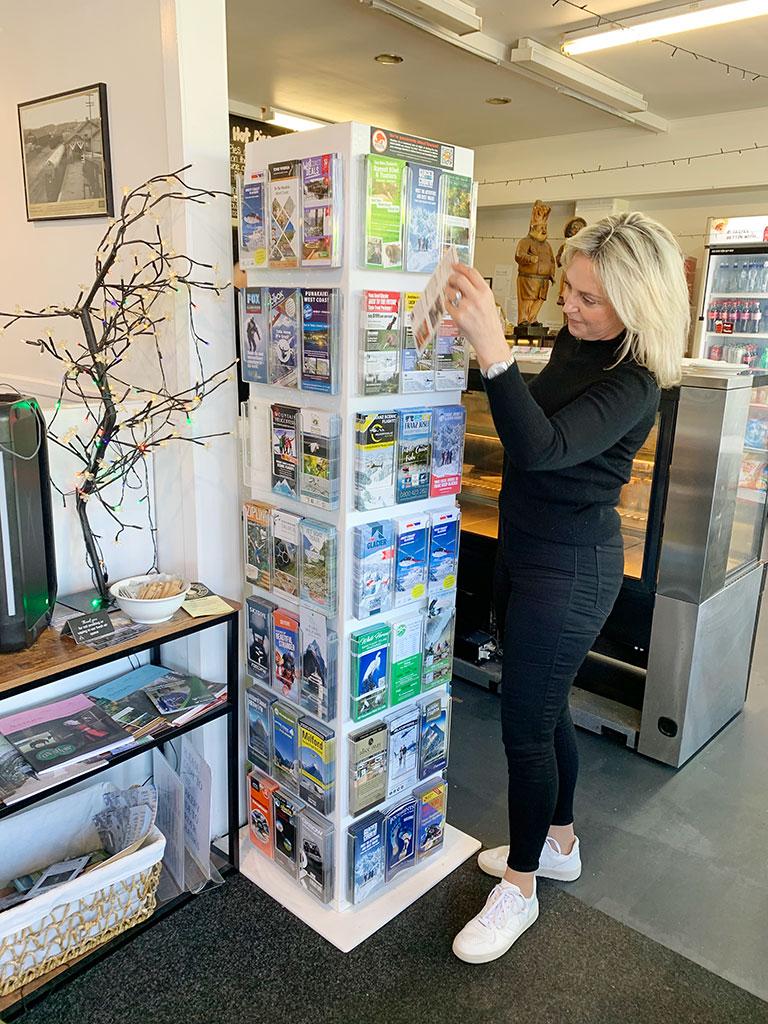 brochure-display-unit